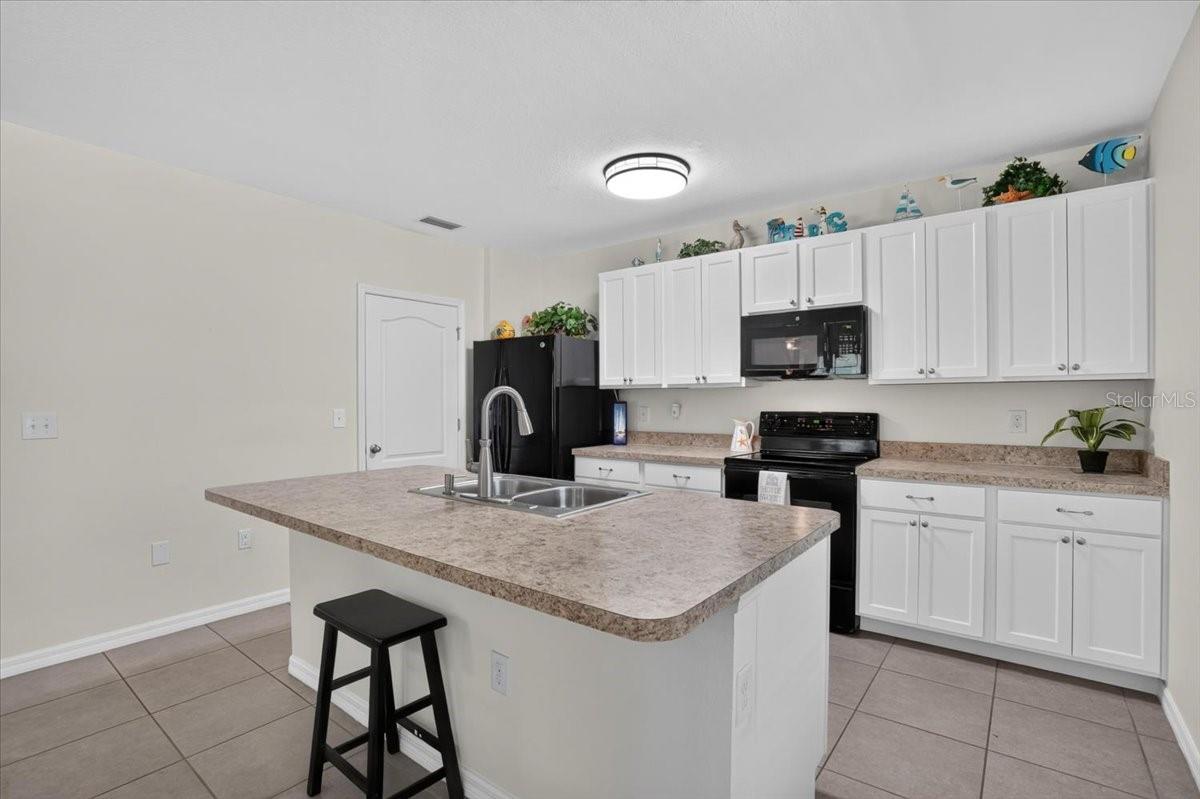 5288 11th, Bradenton, FL 34203