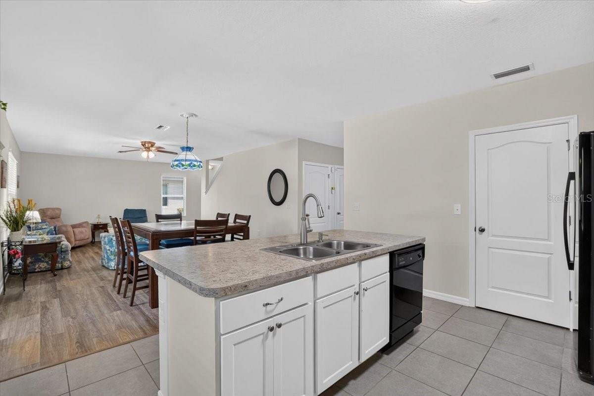 5288 11th, Bradenton, FL 34203