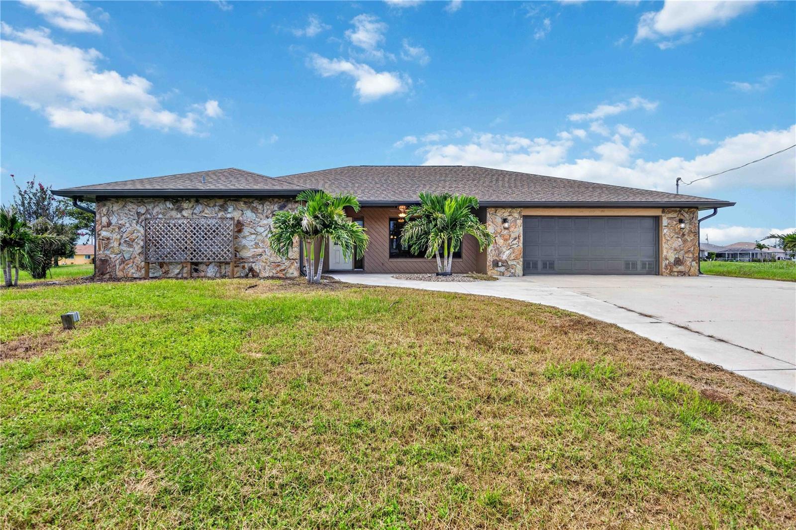166 Mark Twain, Rotonda West, FL 33947