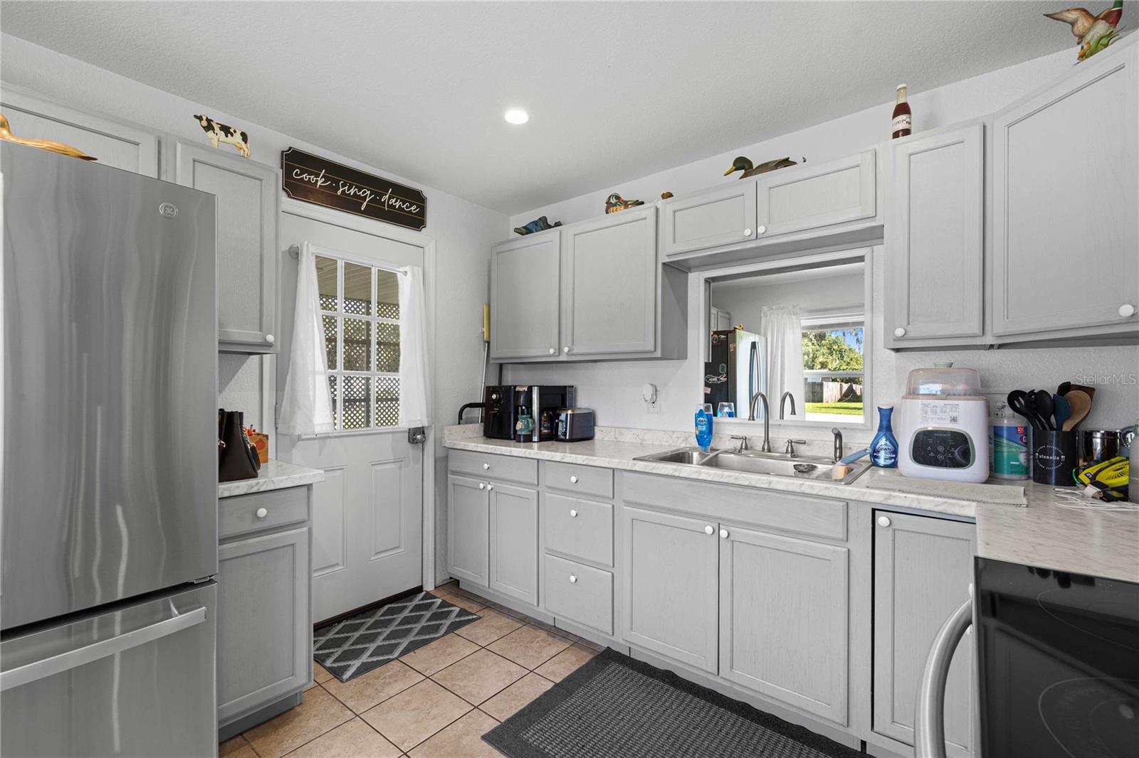 1056 Cr 463, Lake Panasoffkee, FL 33538