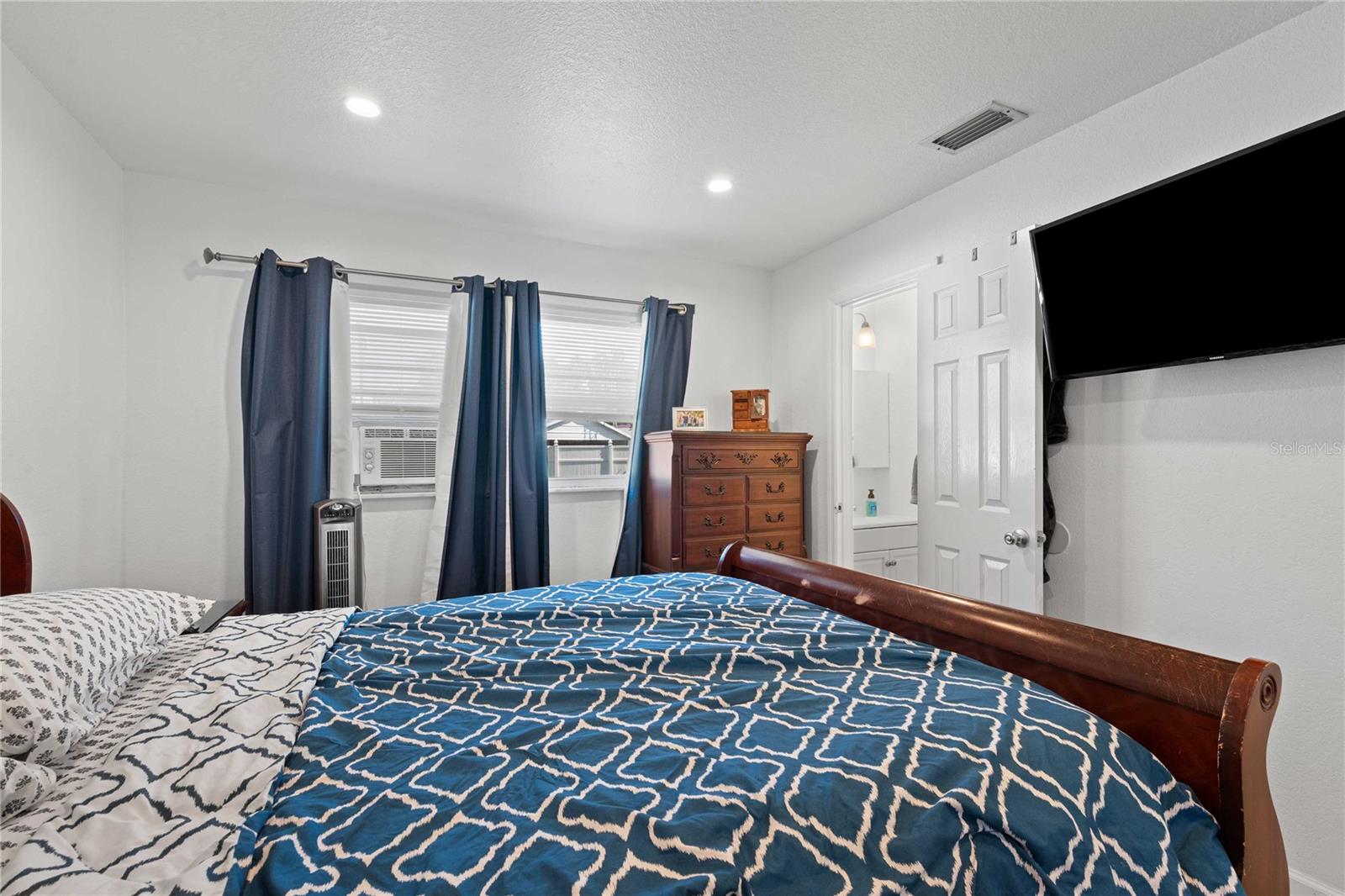 1056 Cr 463, Lake Panasoffkee, FL 33538