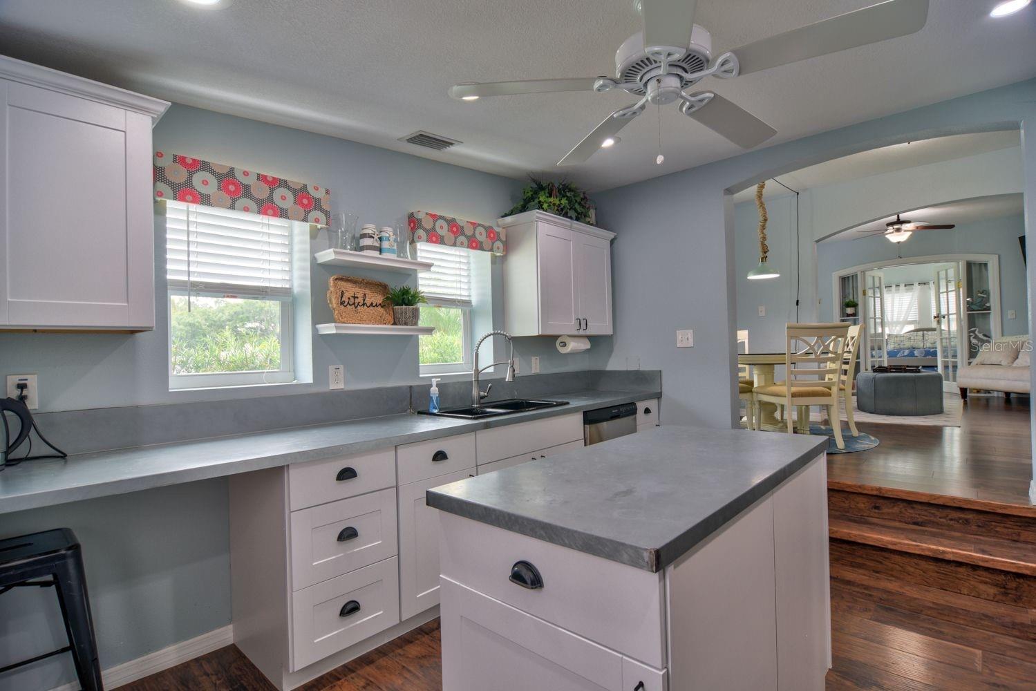 318 34th, Bradenton, FL 34205