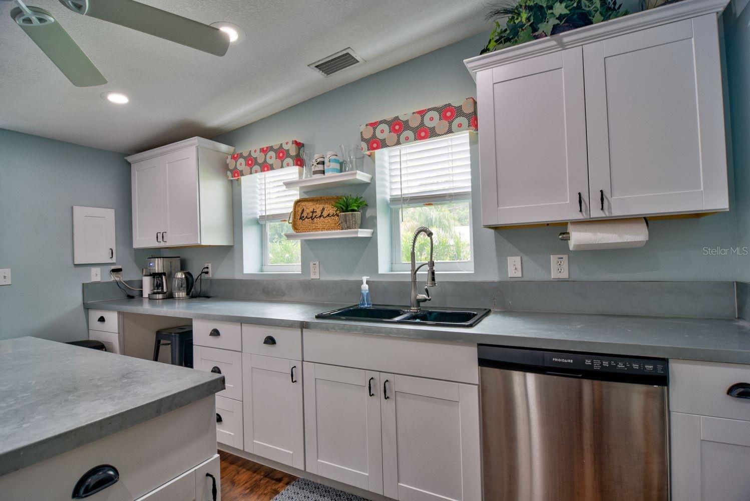 318 34th, Bradenton, FL 34205