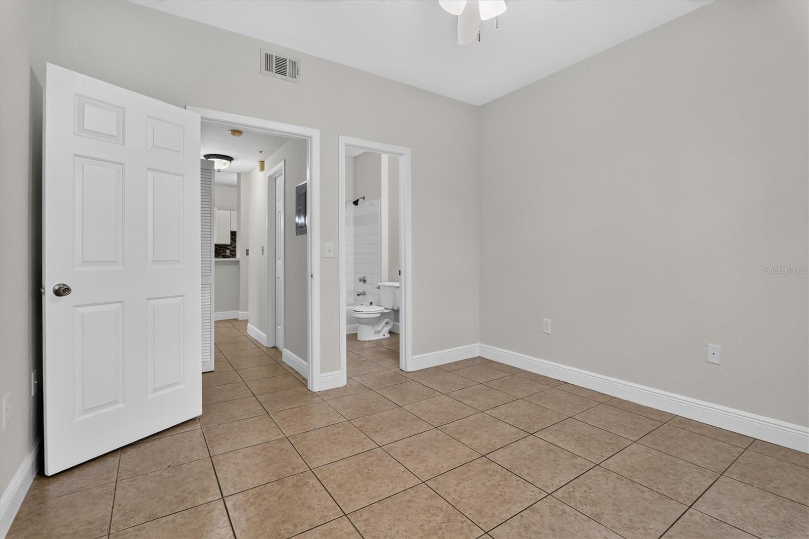 2674 Robert Trent Jones Unit 337, Orlando, FL 32835
