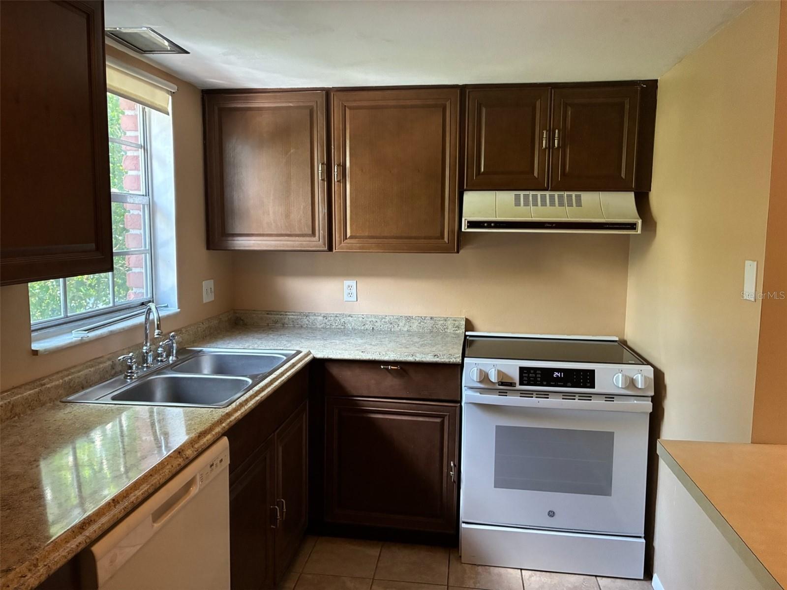 1124 85th Unit D, St Petersburg, FL 33702