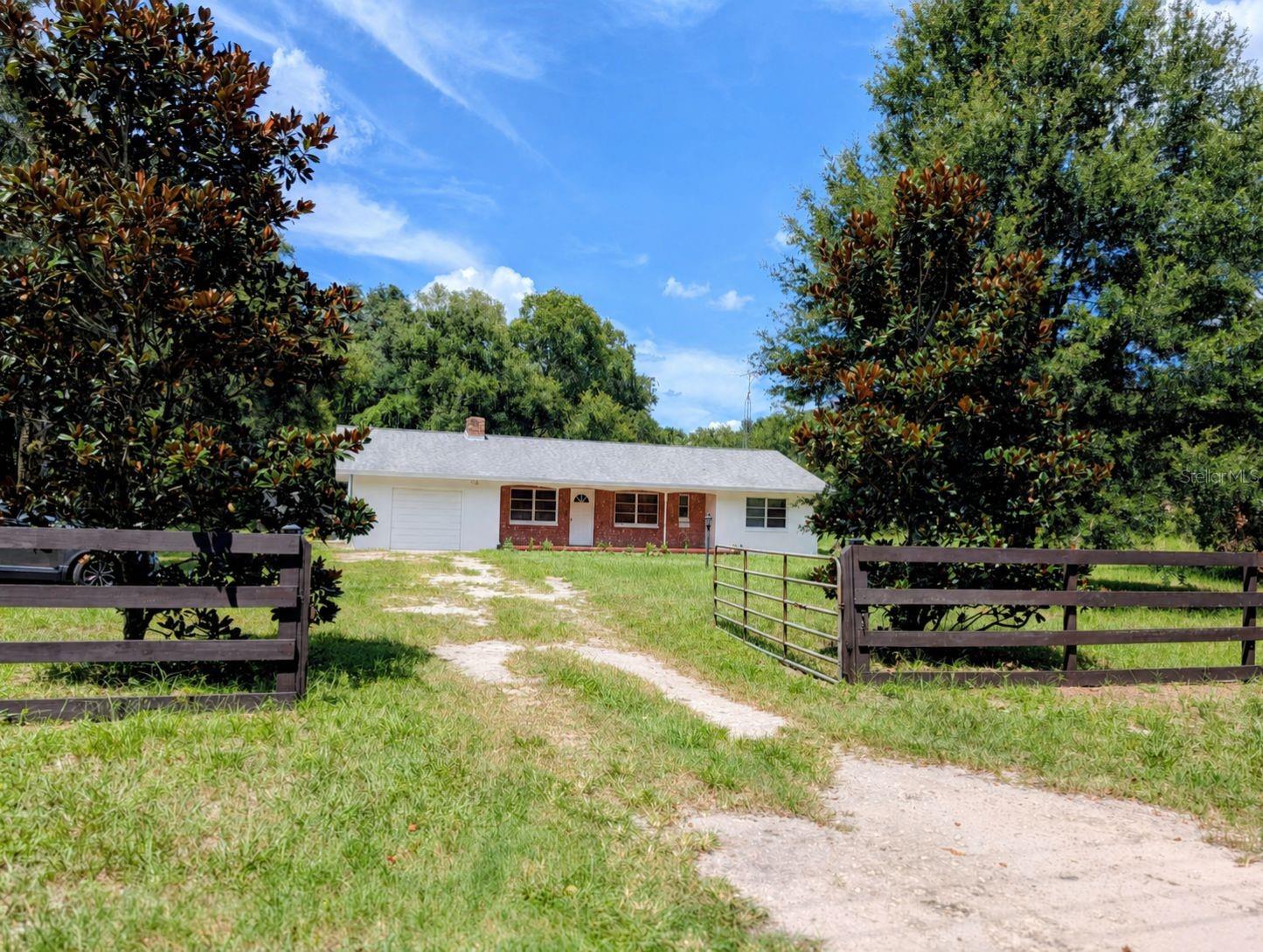 876 Shaw Lake, Pierson, FL 32180