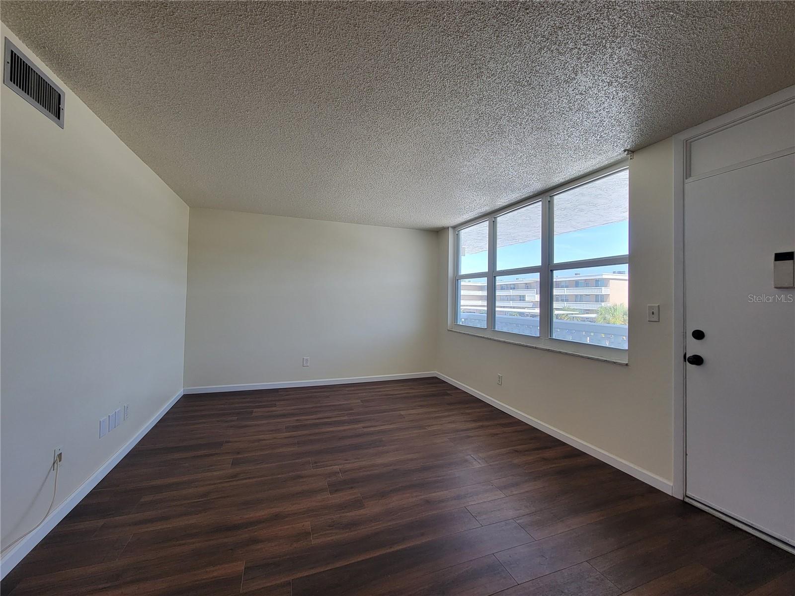 4880 Locust Unit 235, St Petersburg, FL 33703