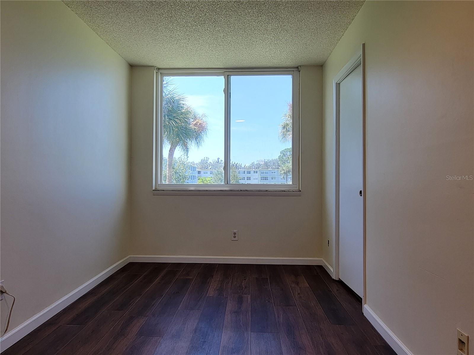 4880 Locust Unit 235, St Petersburg, FL 33703
