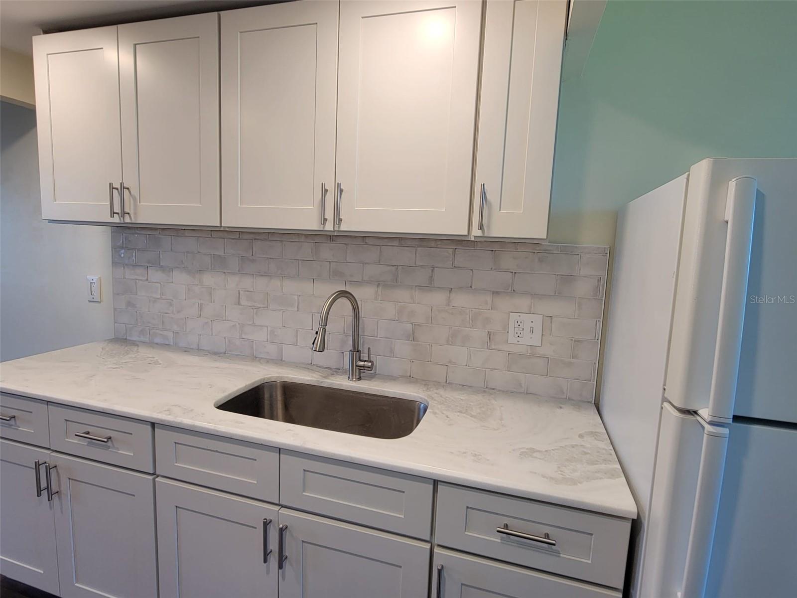 4880 Locust Unit 235, St Petersburg, FL 33703