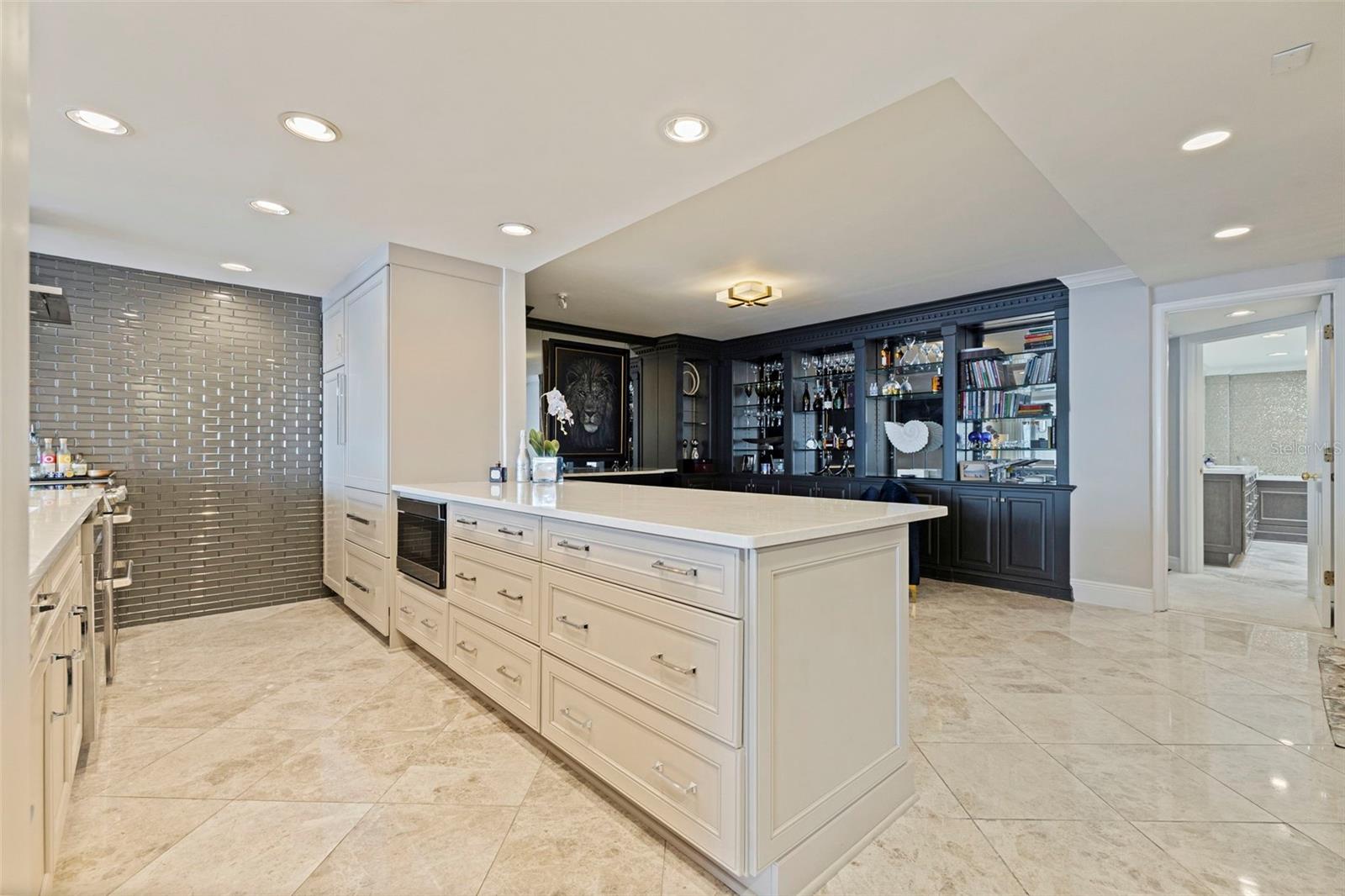 5700 Mariner Unit 803, Tampa, FL 33609