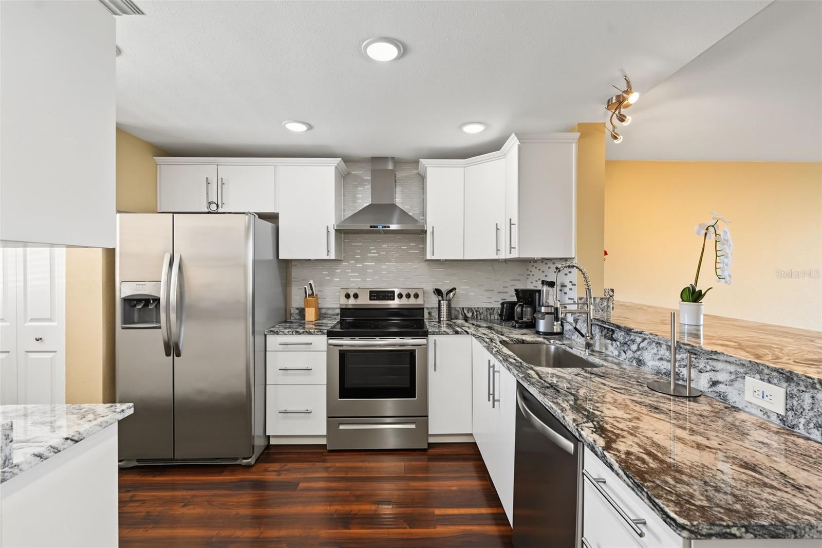 900 Cove Cay Unit 2b, Clearwater, FL 33760