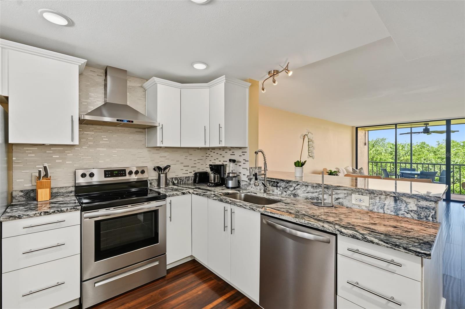 900 Cove Cay Unit 2b, Clearwater, FL 33760