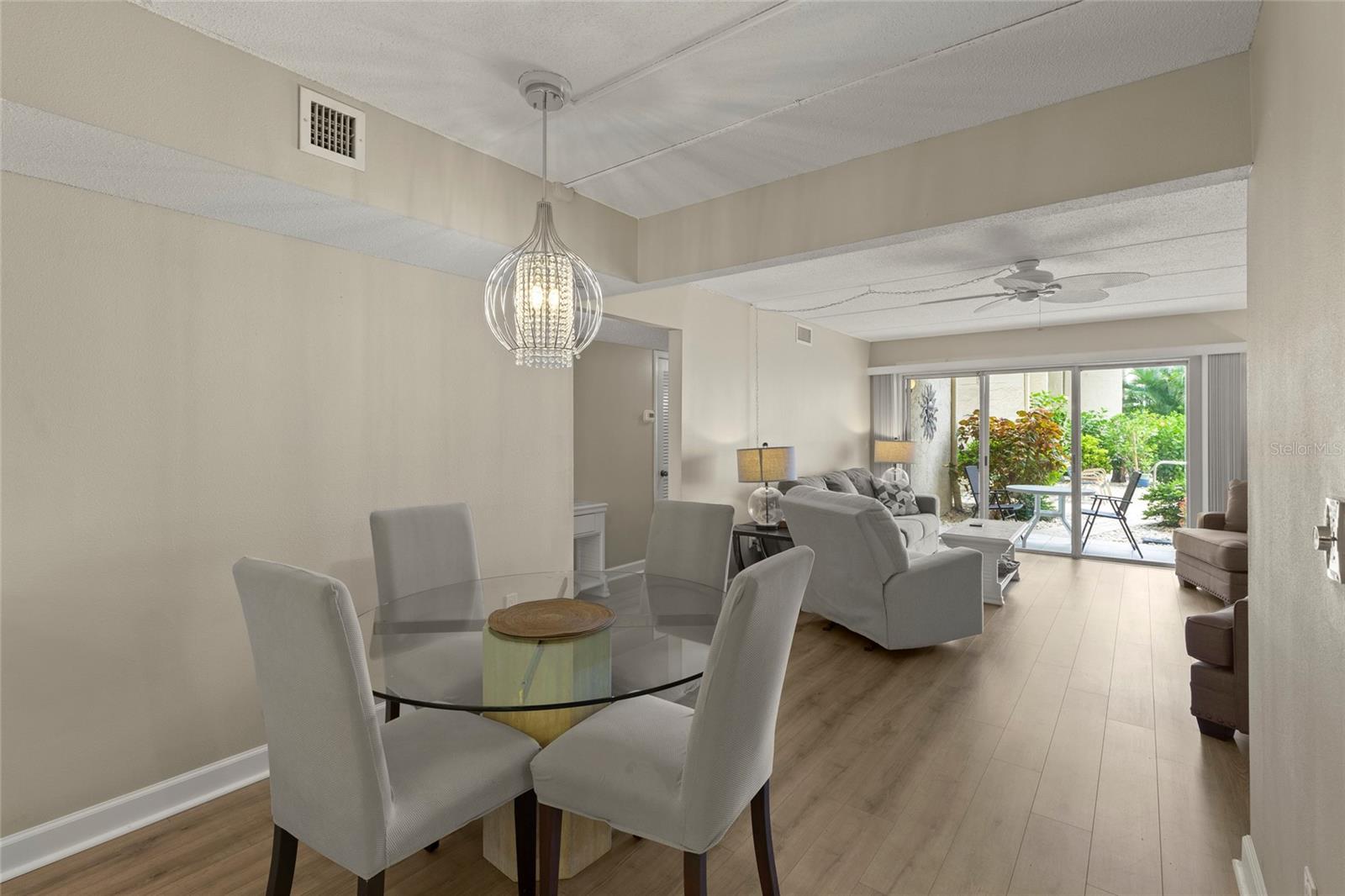 845 Benjamin Franklin Unit 101, Sarasota, FL 34236