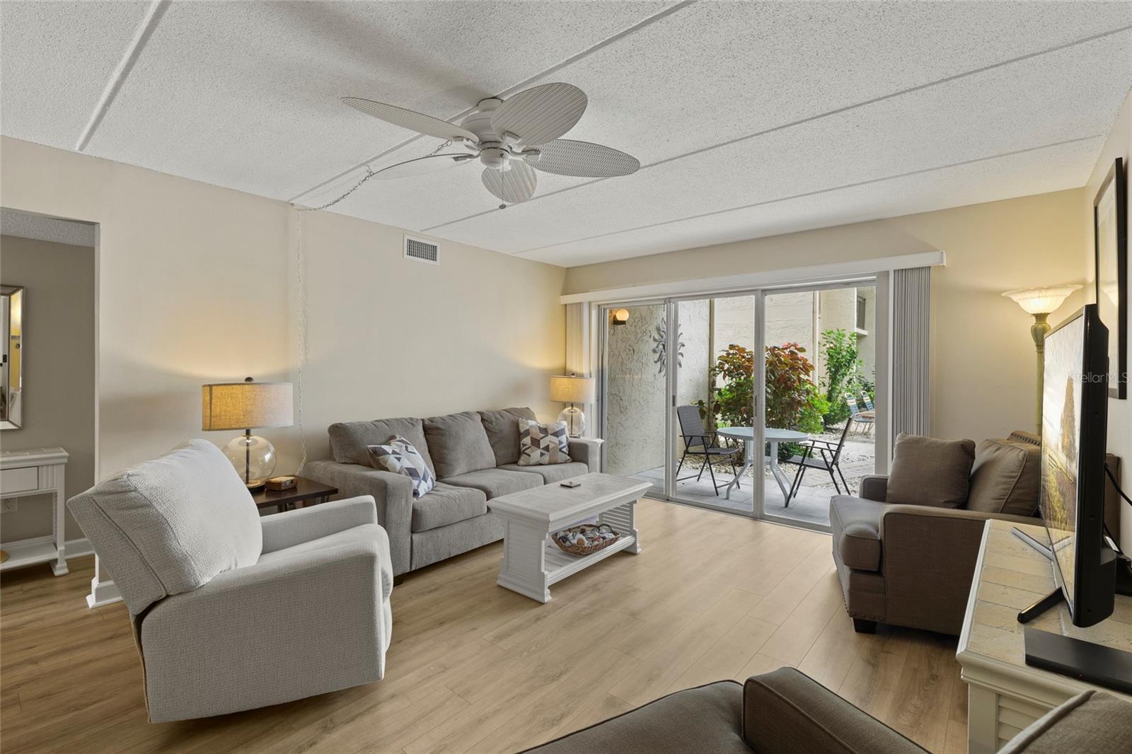 845 Benjamin Franklin Unit 101, Sarasota, FL 34236