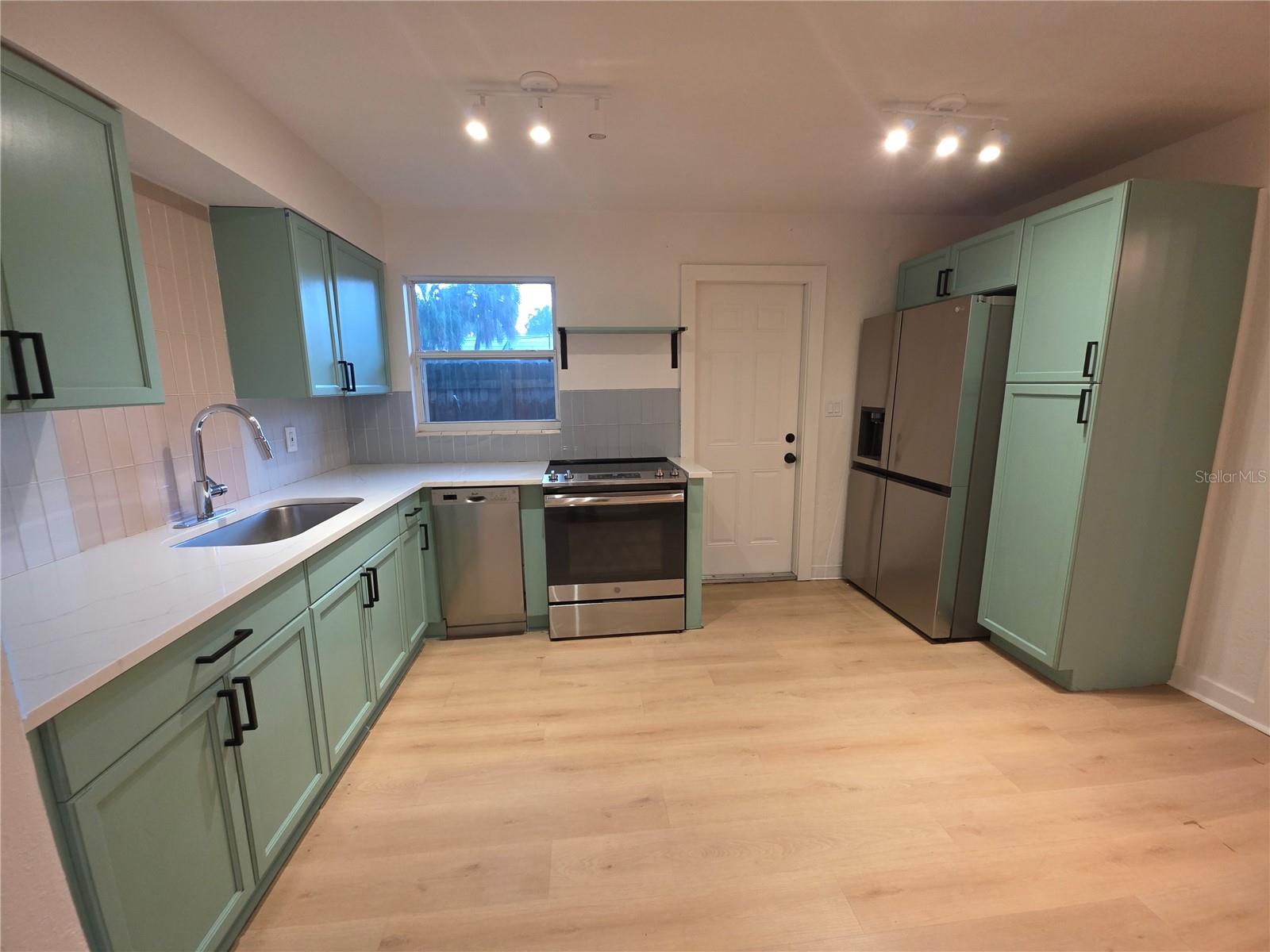 1020 19th, St Petersburg, FL 33712