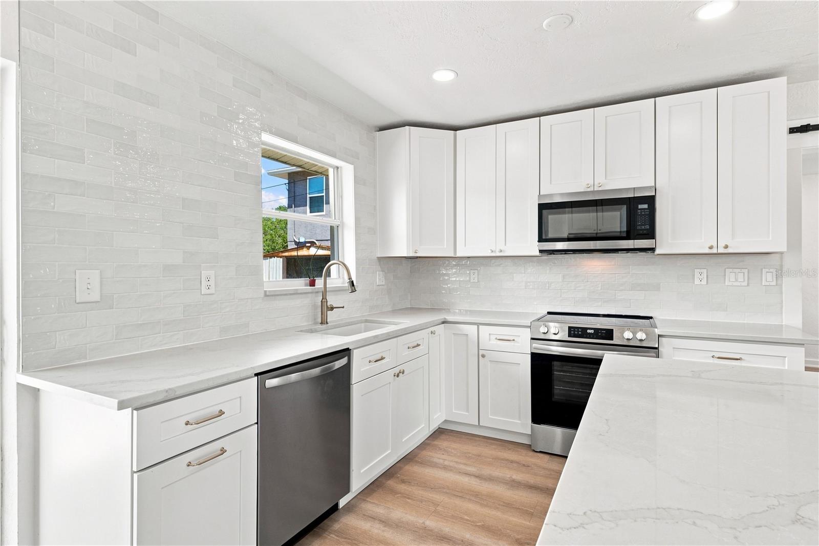 933 41st, St Petersburg, FL 33703