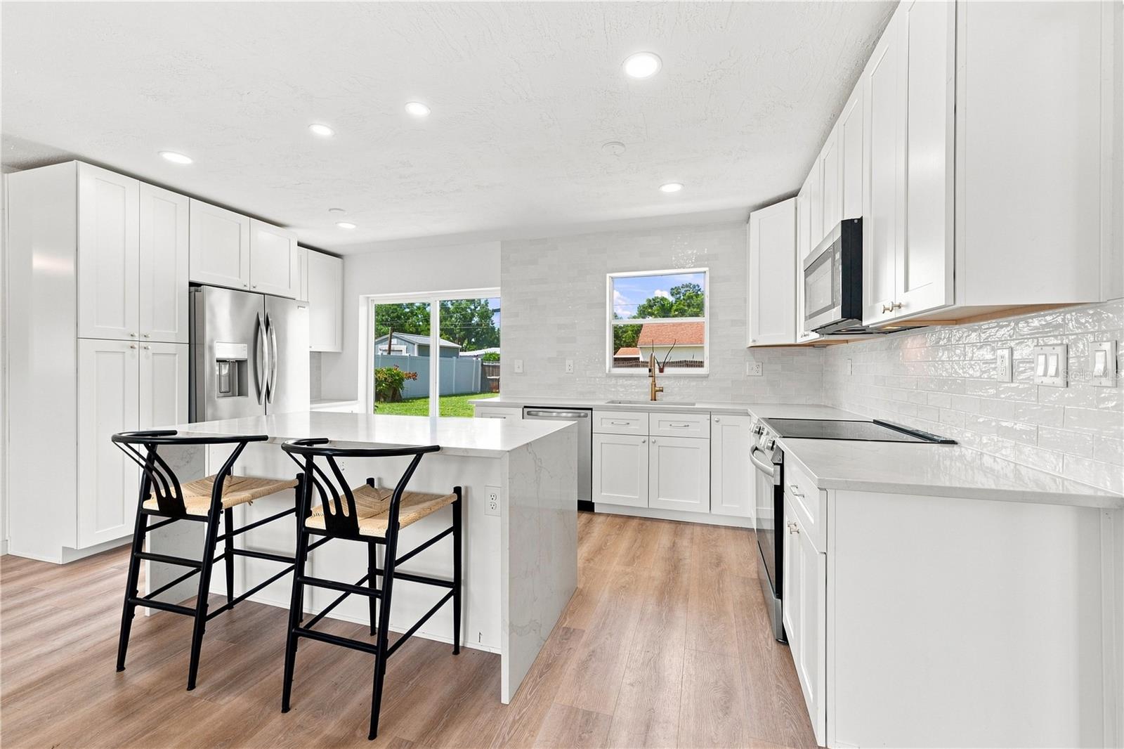 933 41st, St Petersburg, FL 33703