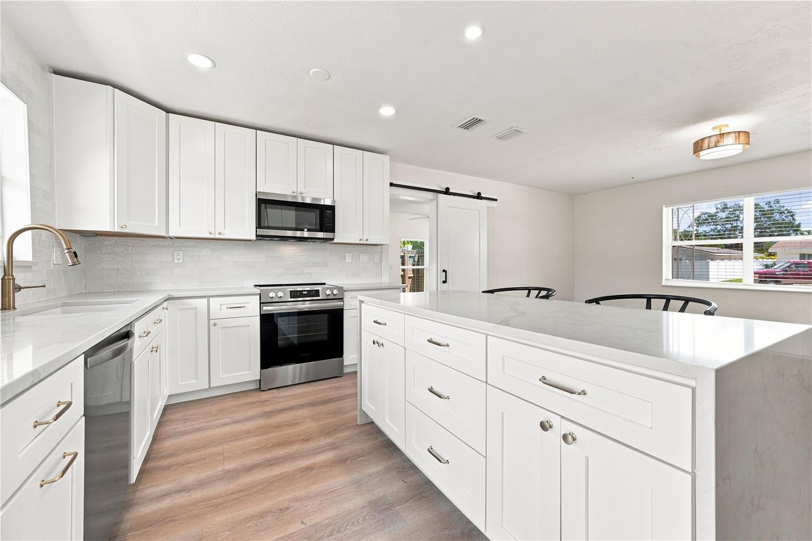 933 41st, St Petersburg, FL 33703