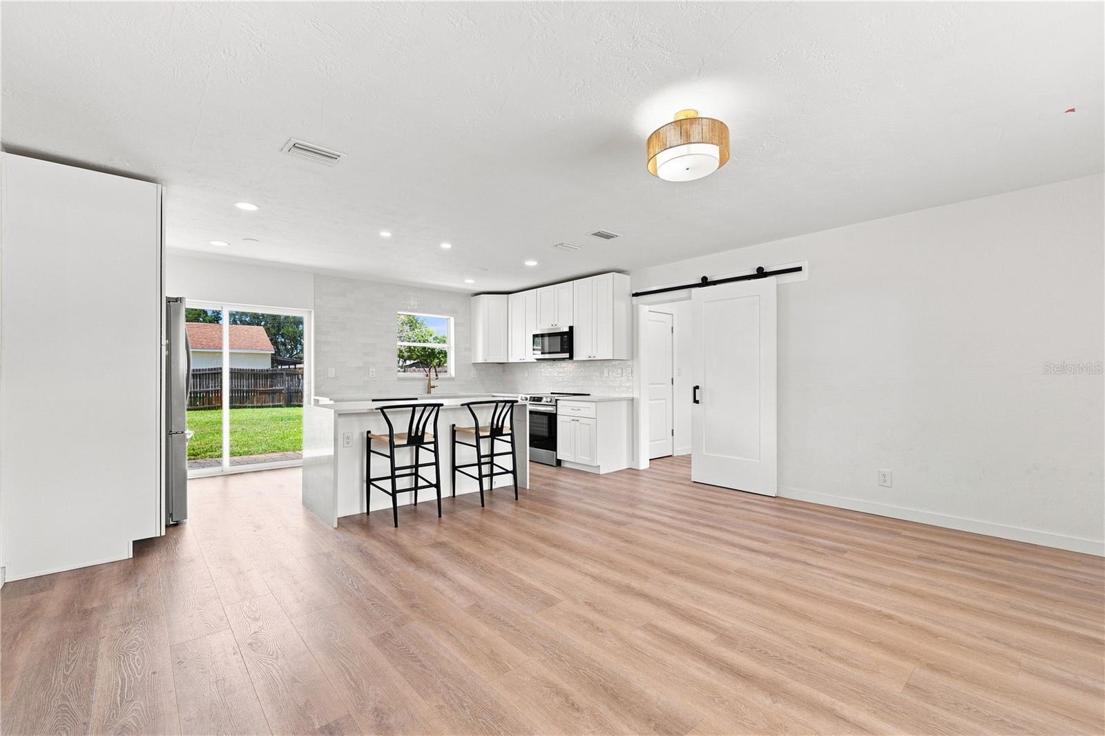 933 41st, St Petersburg, FL 33703