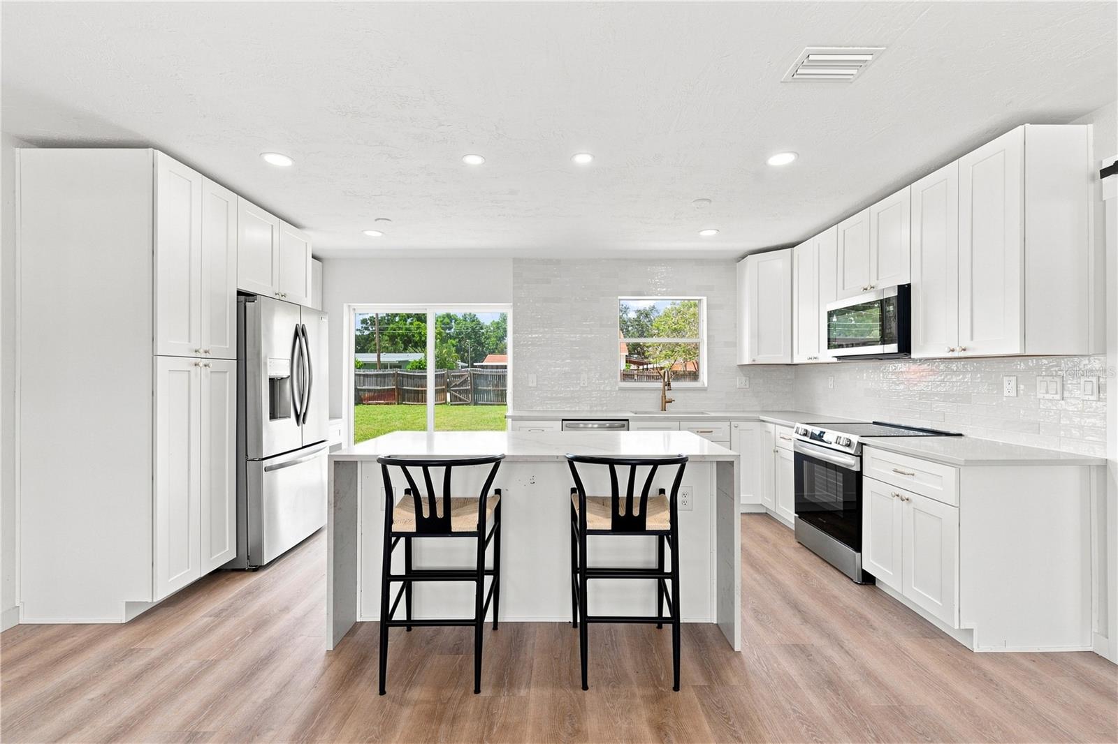 933 41st, St Petersburg, FL 33703