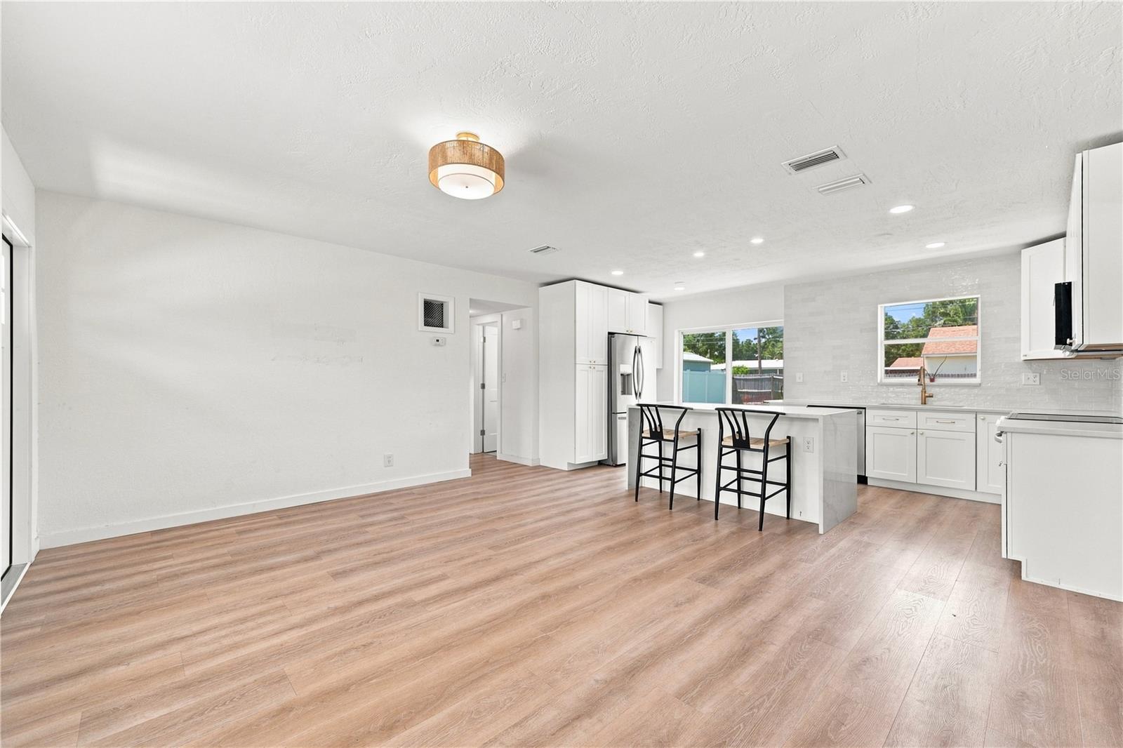 933 41st, St Petersburg, FL 33703