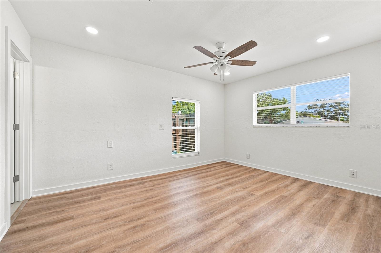 933 41st, St Petersburg, FL 33703