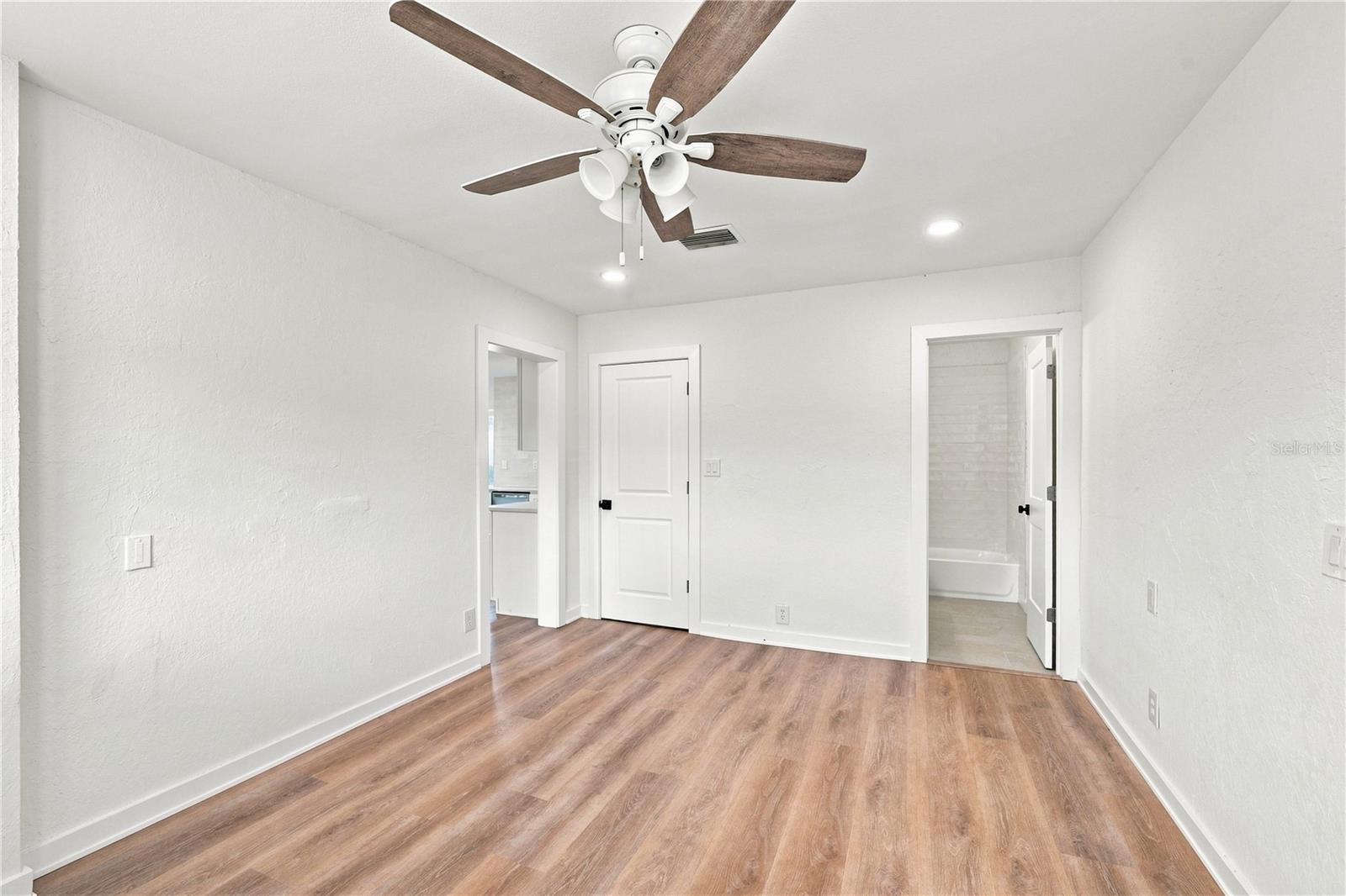 933 41st, St Petersburg, FL 33703