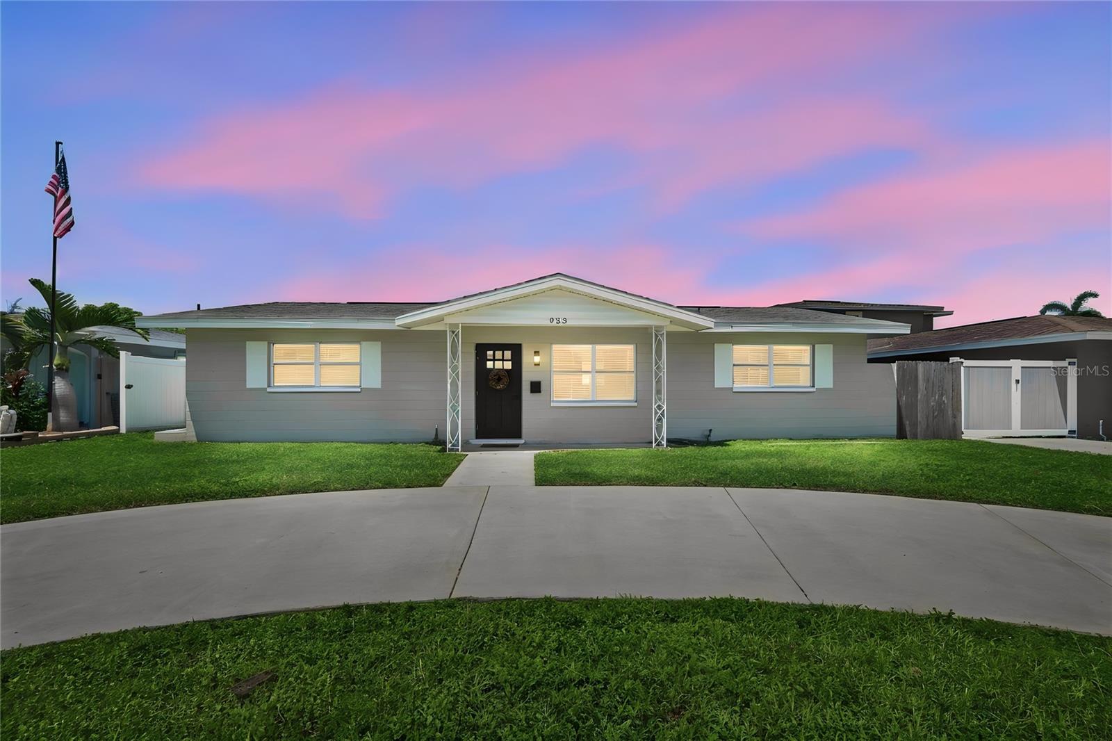 933 41st, St Petersburg, FL 33703