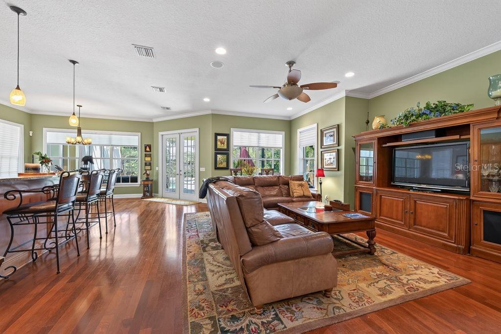 5916 6th, Tampa, FL 33611