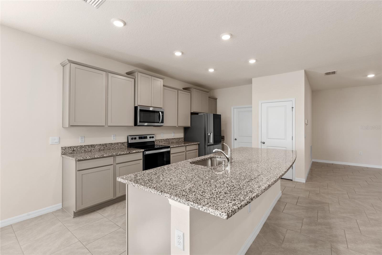 3504 Crescent Peak, Plant City, FL 33565