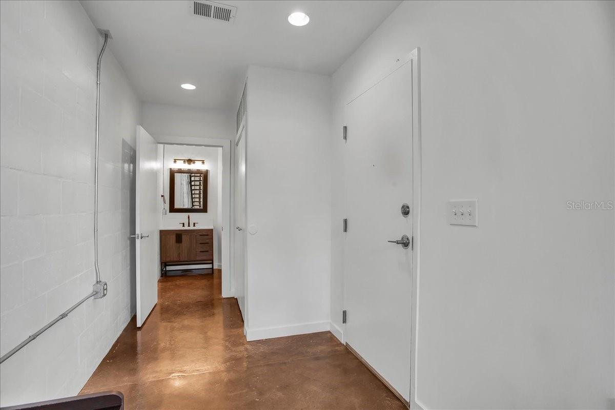 2001 2nd Unit 24, Tampa, FL 33605