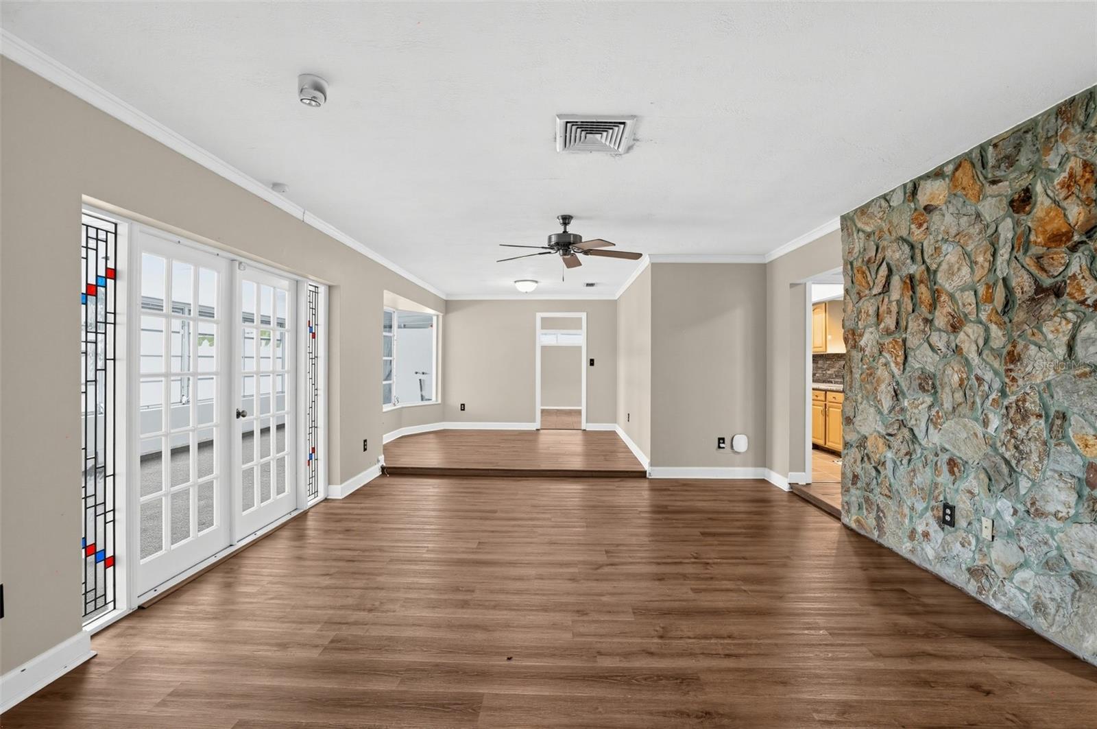 6450 31st, St Petersburg, FL 33710