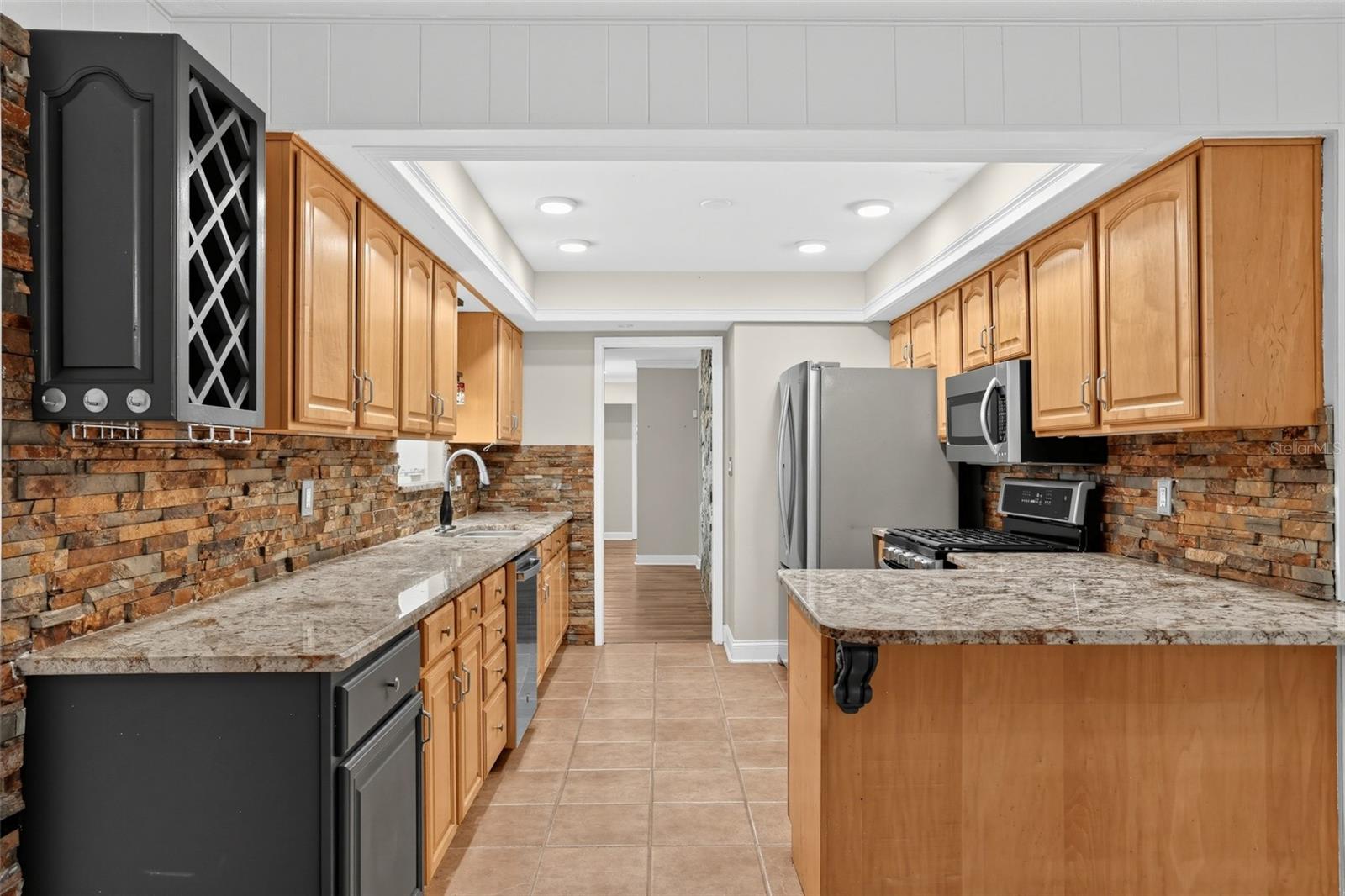 6450 31st, St Petersburg, FL 33710