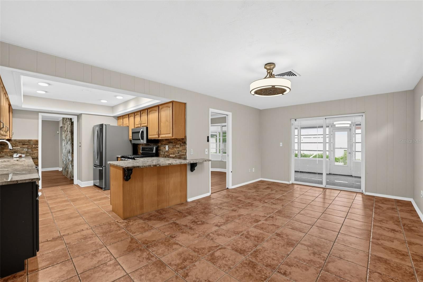 6450 31st, St Petersburg, FL 33710
