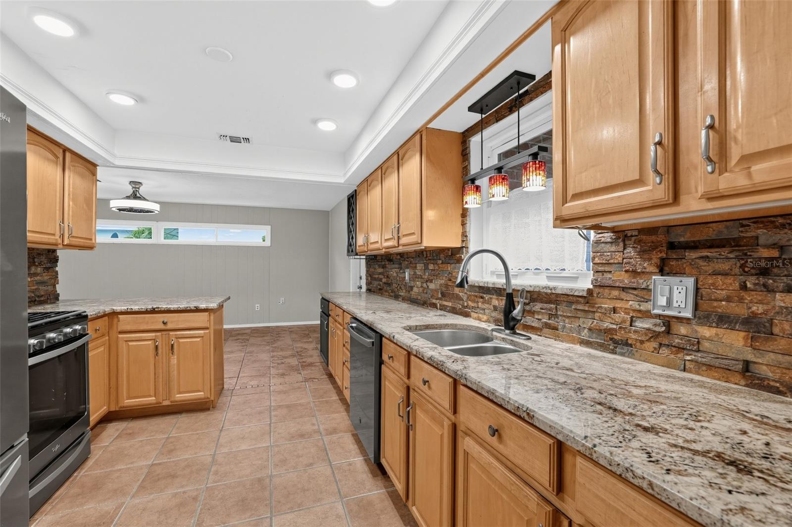 6450 31st, St Petersburg, FL 33710