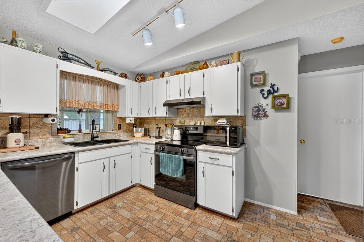 2956 Bristol, South Daytona, FL 32119