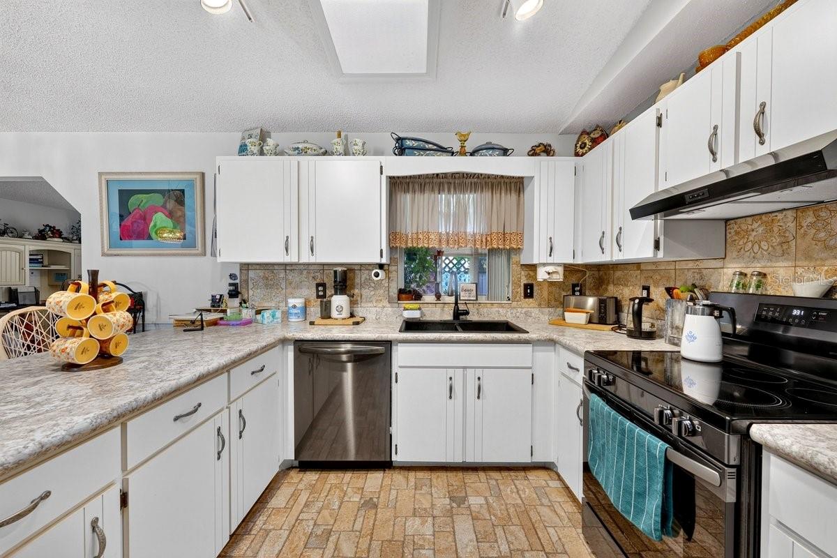 2956 Bristol, South Daytona, FL 32119