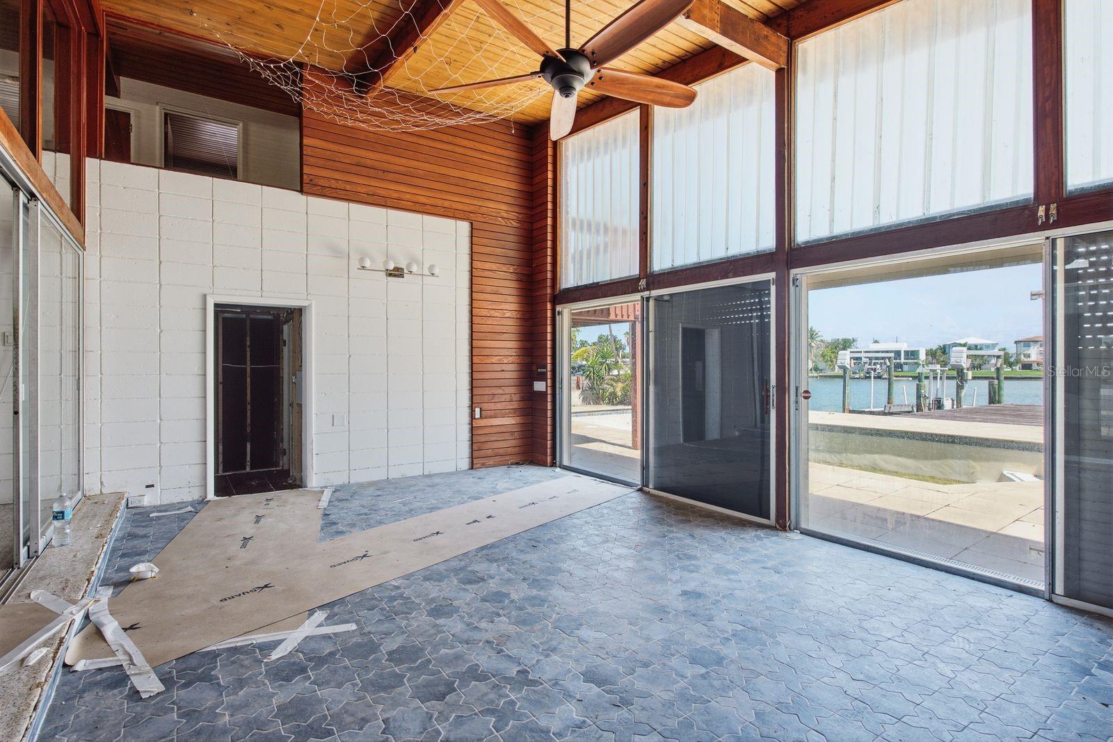 31 Dolphin, Treasure Island, FL 33706