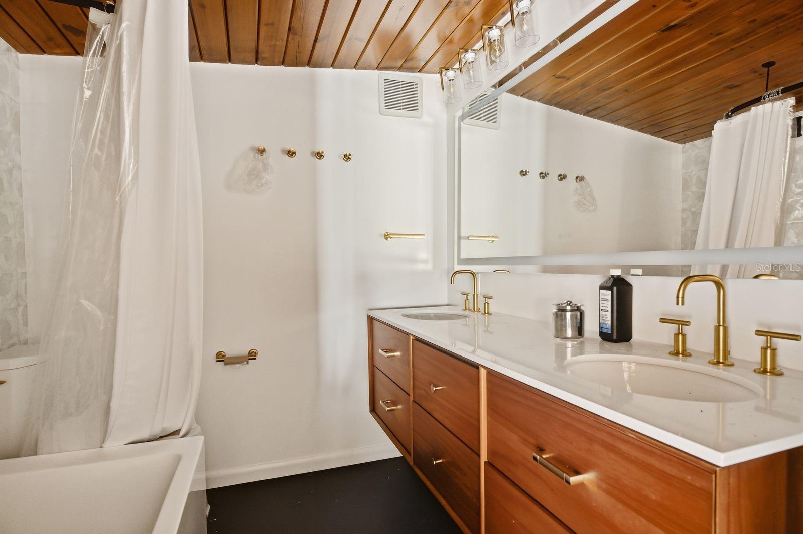 31 Dolphin, Treasure Island, FL 33706