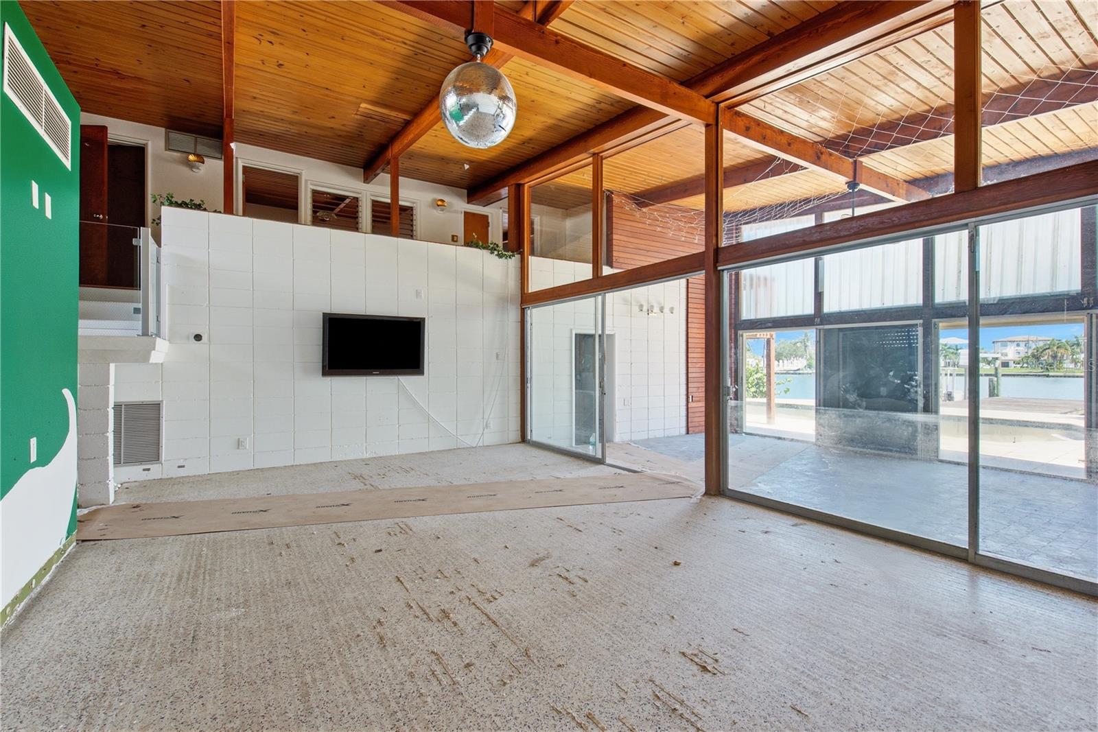 31 Dolphin, Treasure Island, FL 33706