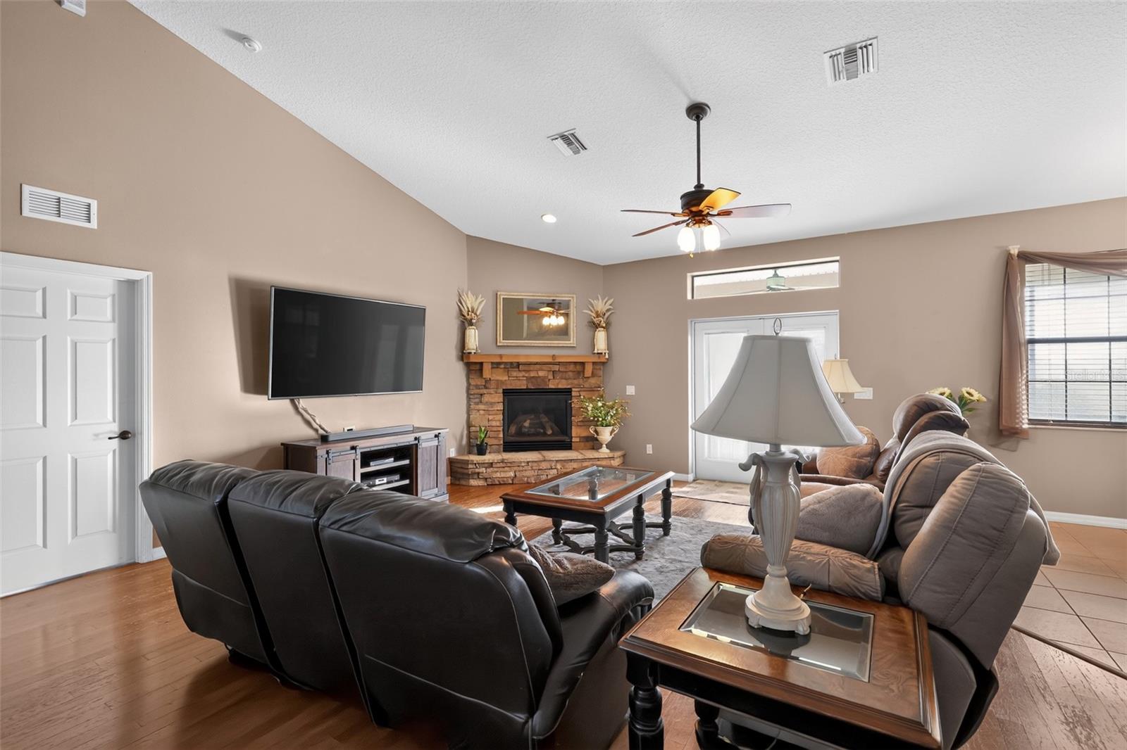 4027 C 470, Lake Panasoffkee, FL 33538