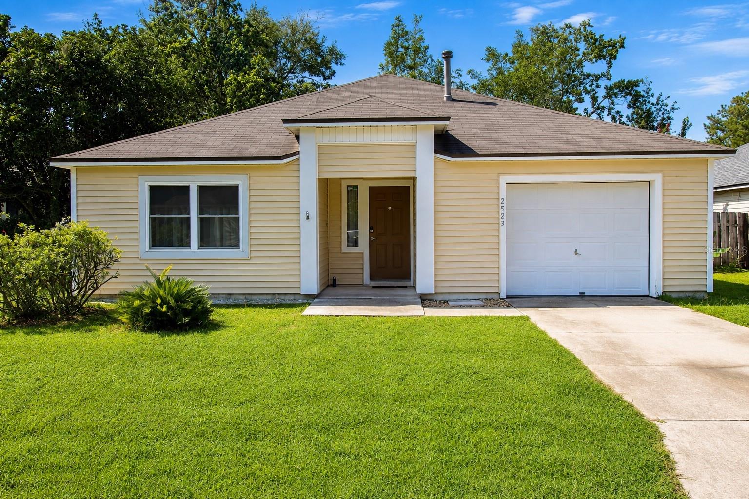 2523 38, Gainesville, FL 32605