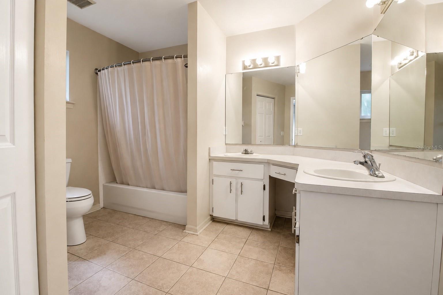 2523 38, Gainesville, FL 32605