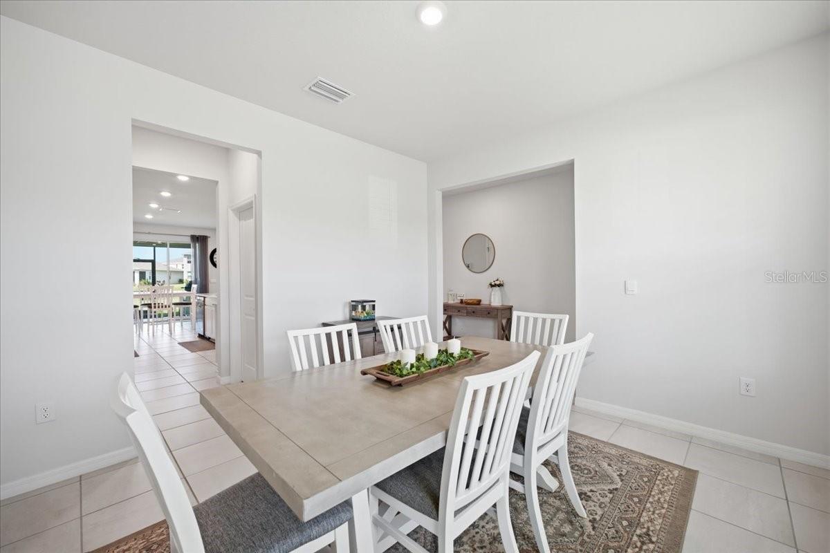 16018 6th, Bradenton, FL 34212