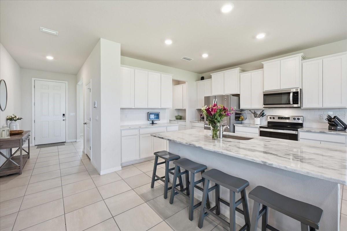 16018 6th, Bradenton, FL 34212