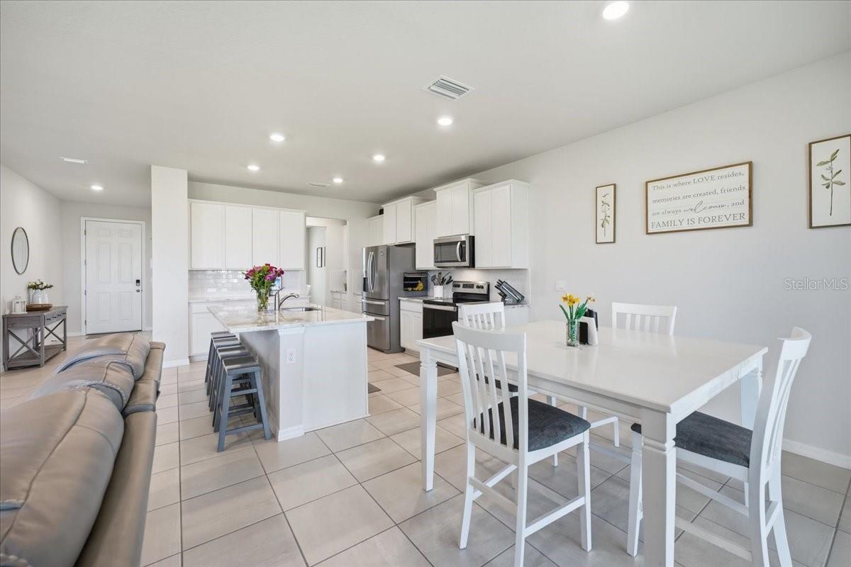 16018 6th, Bradenton, FL 34212