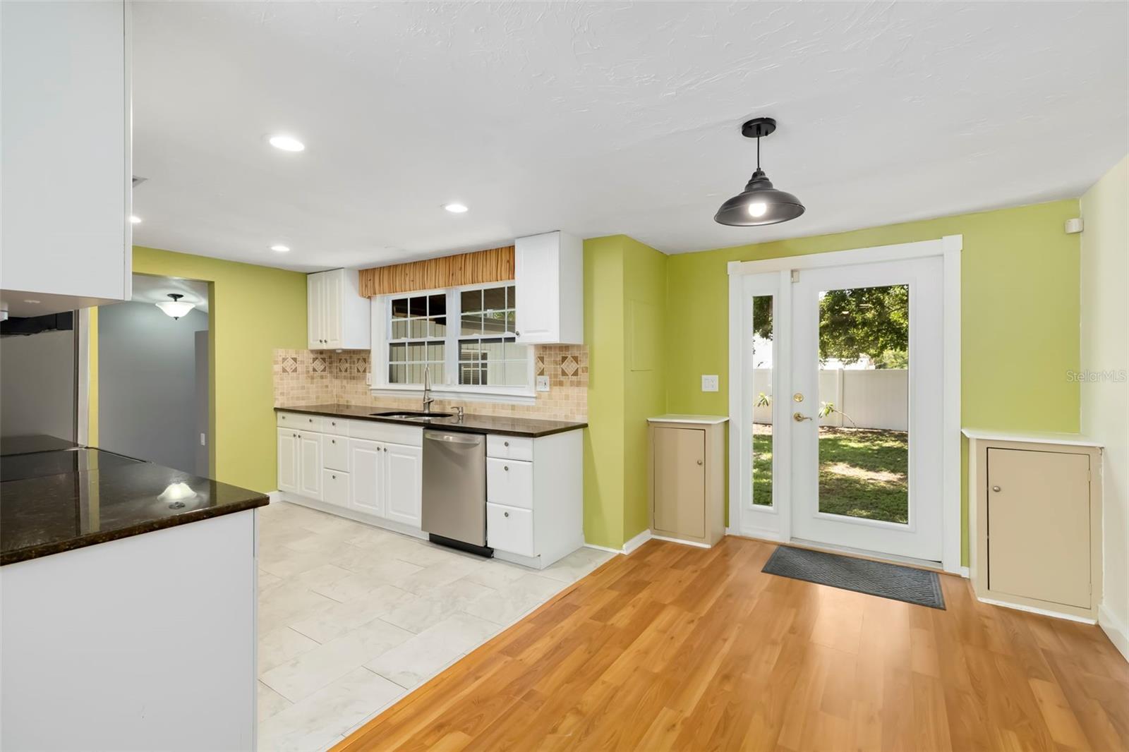 2702 Grand Cayman, Sarasota, FL 34231