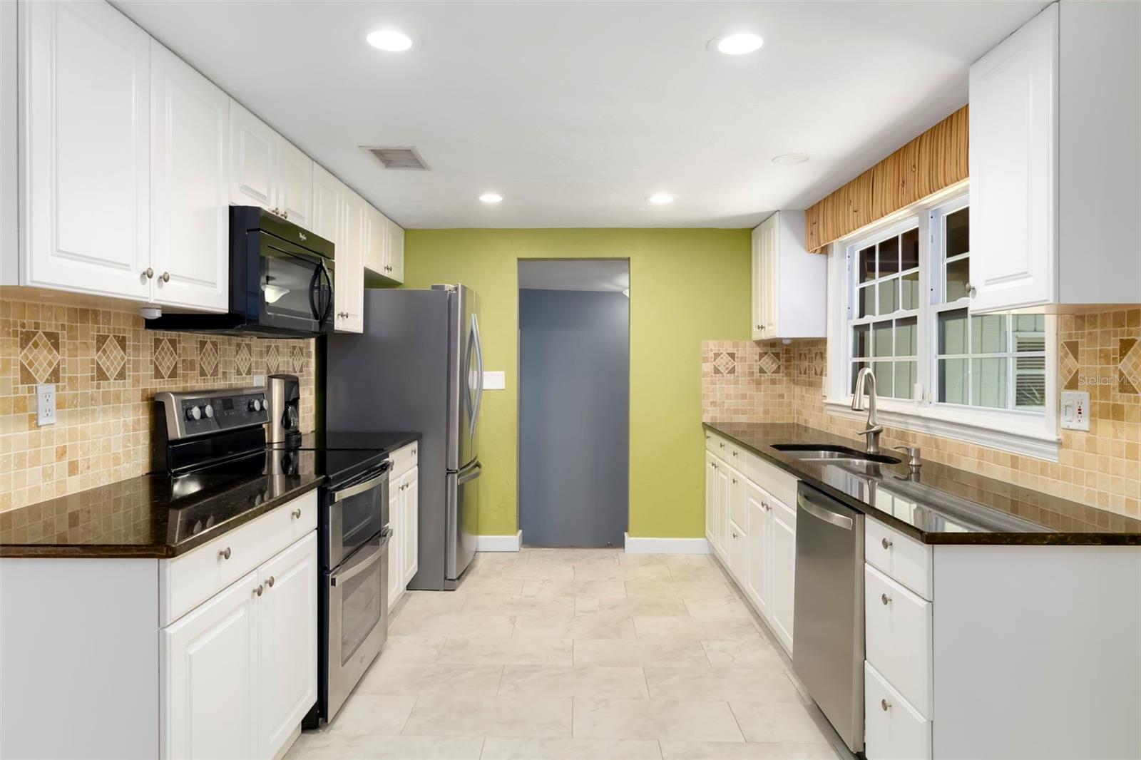 2702 Grand Cayman, Sarasota, FL 34231