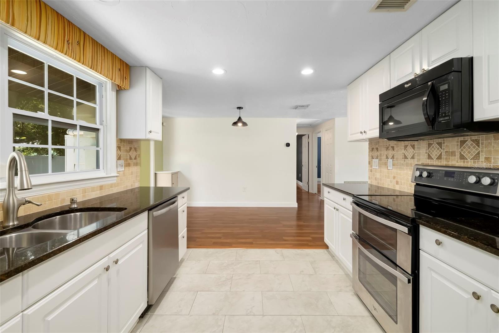2702 Grand Cayman, Sarasota, FL 34231