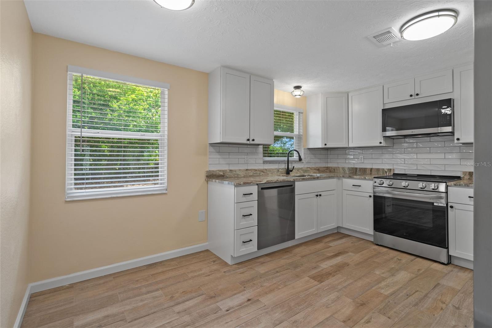 2187 Dixie Garden, Holiday, FL 34690